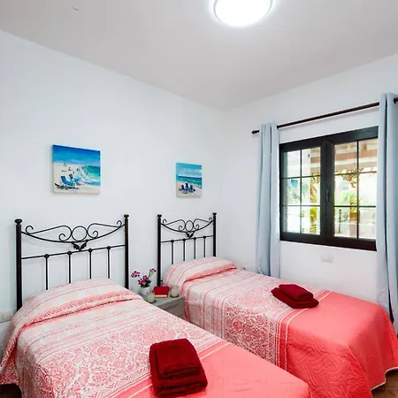 Villa Alvaro Dos By *