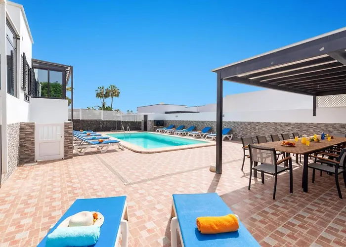 Villa Alvaro Dos By *